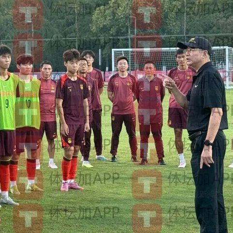 宋凯与FIFA秘书长及温格共商中国足球发展合作