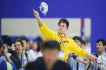 王勤伯球盲一个，首战印尼后竟然推荐汪修浩打主力