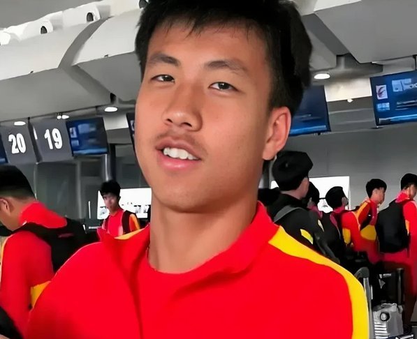 启蒙教练：谢晋未来绝对能去五大联赛，中超不能完全逼出他的潜能。百米10.8秒