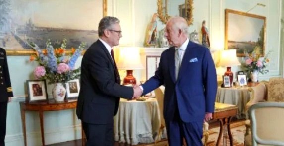 英国首相用足球星比新任：不提建议，只全力支持