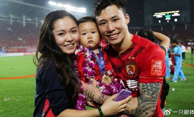 张琳芃辅导儿子作业，网友感叹里皮慧眼识珠