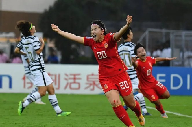 16点明日之星拜仁慕尼黑U17女足vs中国U17女足，首发阵容