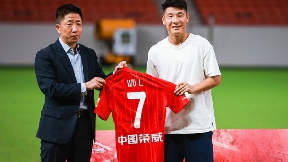 小孩穿武磊球衣为何挨打？