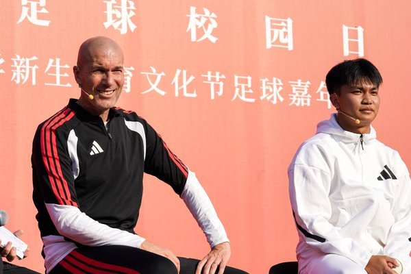 齐达内执教首秀获球员力赞，法国队称乐在其中